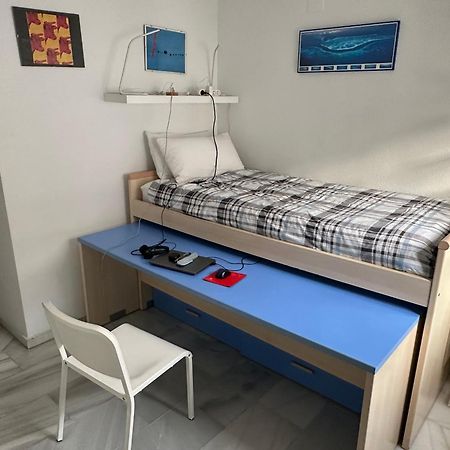 El Cortijuelo. Magnificent Triplex Terraced House With Rooftop Of 18M2, Overlooking The Sea. Parking Torremolinos Exterior foto