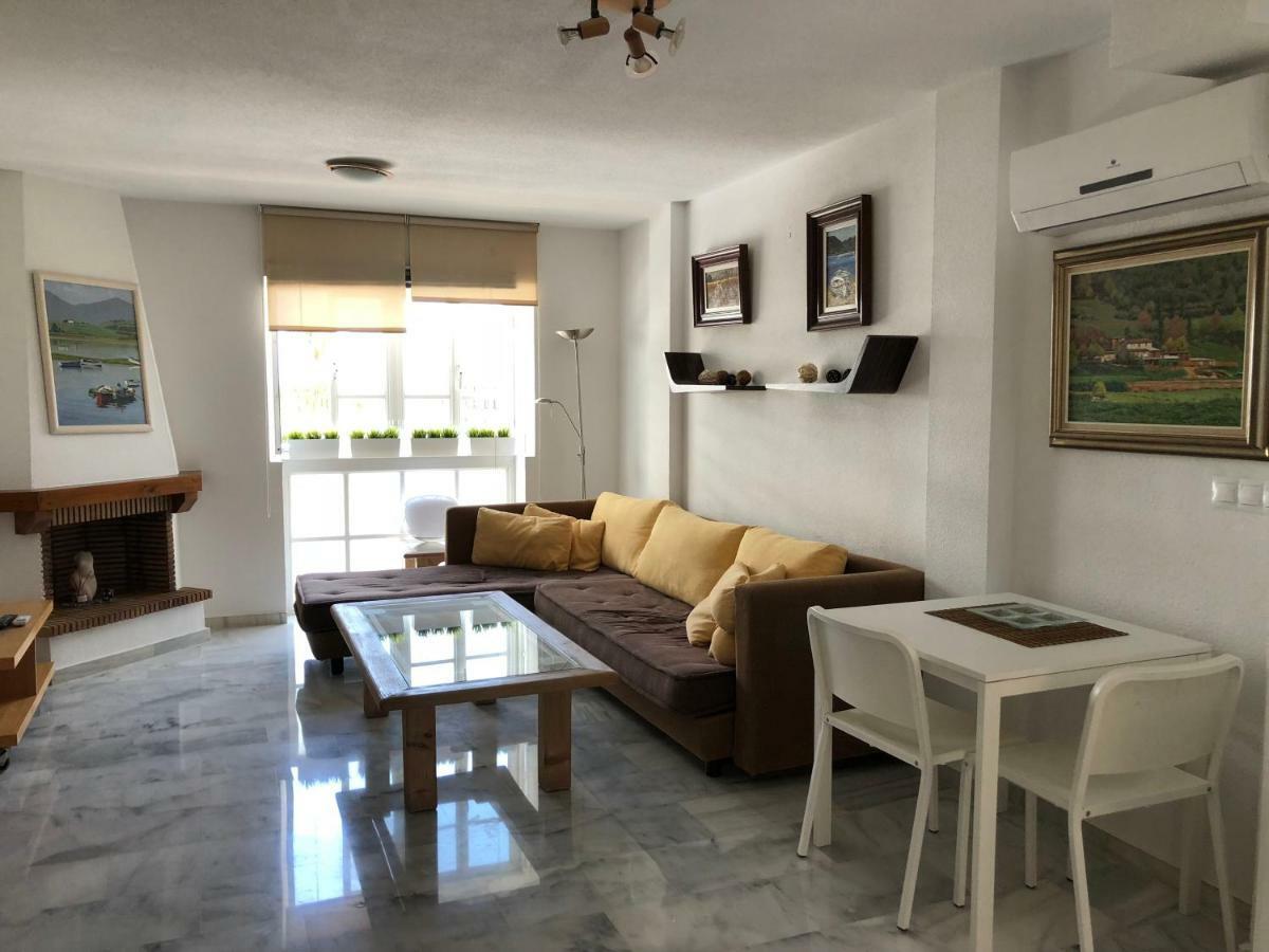 El Cortijuelo. Magnificent Triplex Terraced House With Rooftop Of 18M2, Overlooking The Sea. Parking Torremolinos Exterior foto